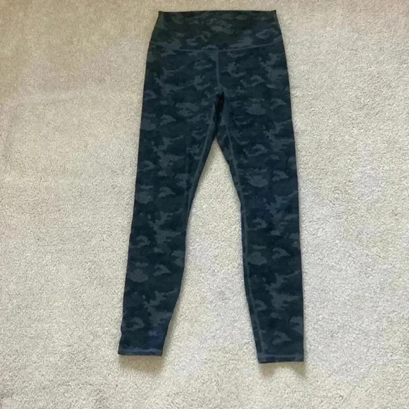 ⭐️ Fabletics camo leggings - Picture 1 of 5